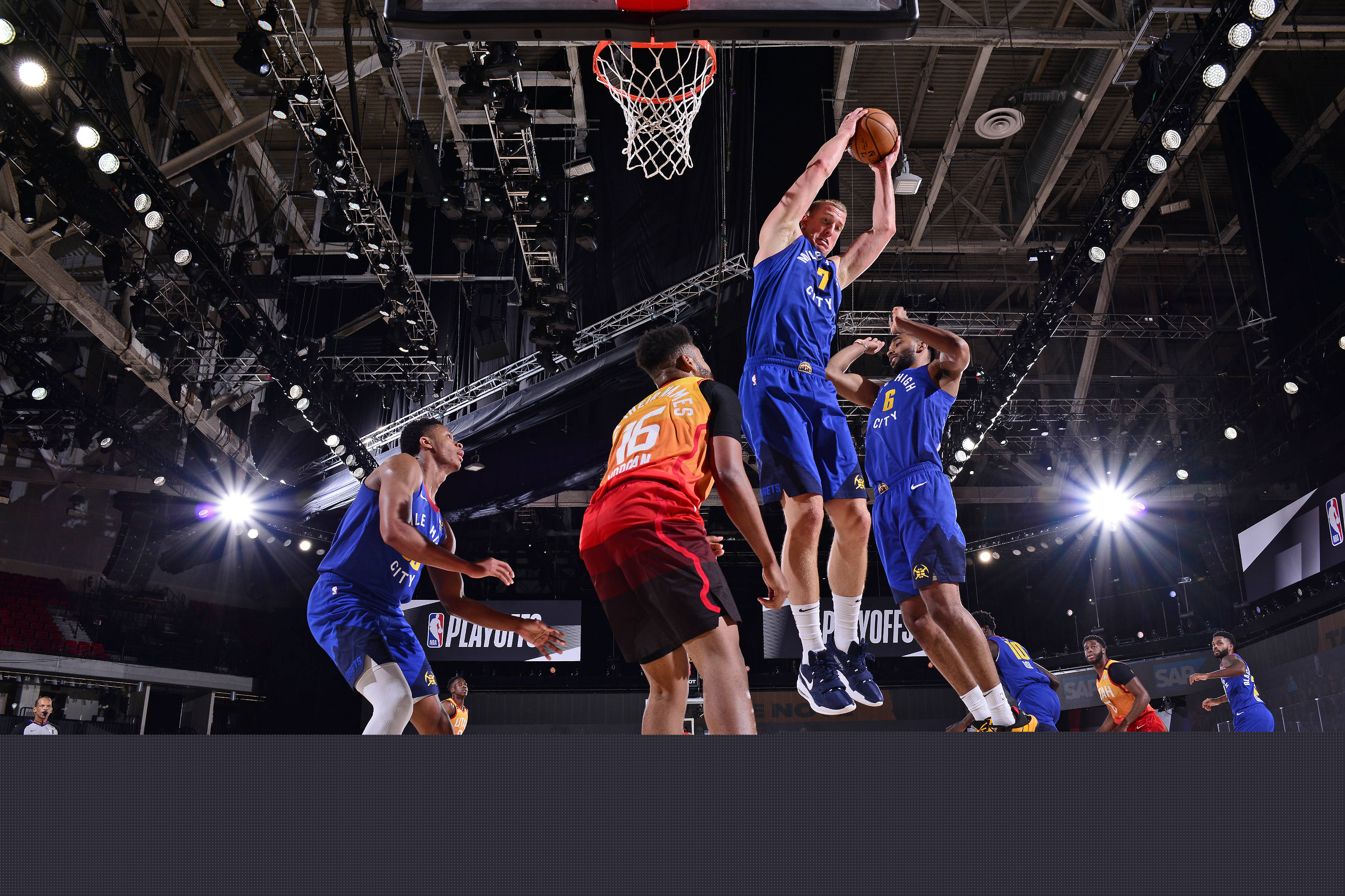 皇马19岁球星陷绝境，父亲引圣经怒怼俱乐部，一月转会成定局？